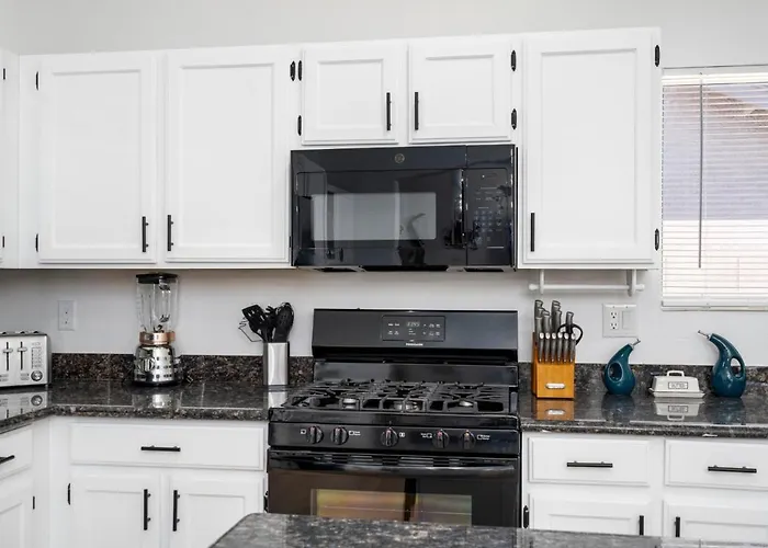 Superhost Luxury - Cardinals Stadium, Bbq & Heated Pool Villa *