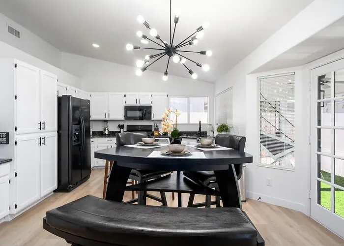 Superhost Luxury - Cardinals Stadium, Bbq & Heated Pool * Glendale