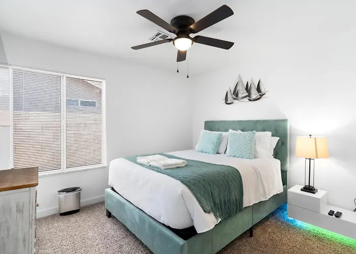 Superhost Luxury - Cardinals Stadium, Bbq & Heated Pool Glendale