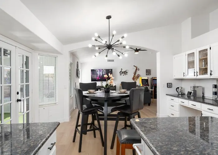 Superhost Luxury - Cardinals Stadium, Bbq & Heated Pool *